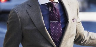 Krawat a sukienka partnerki