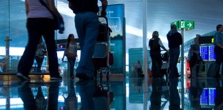 Klienci TUI koczują na lotnisku